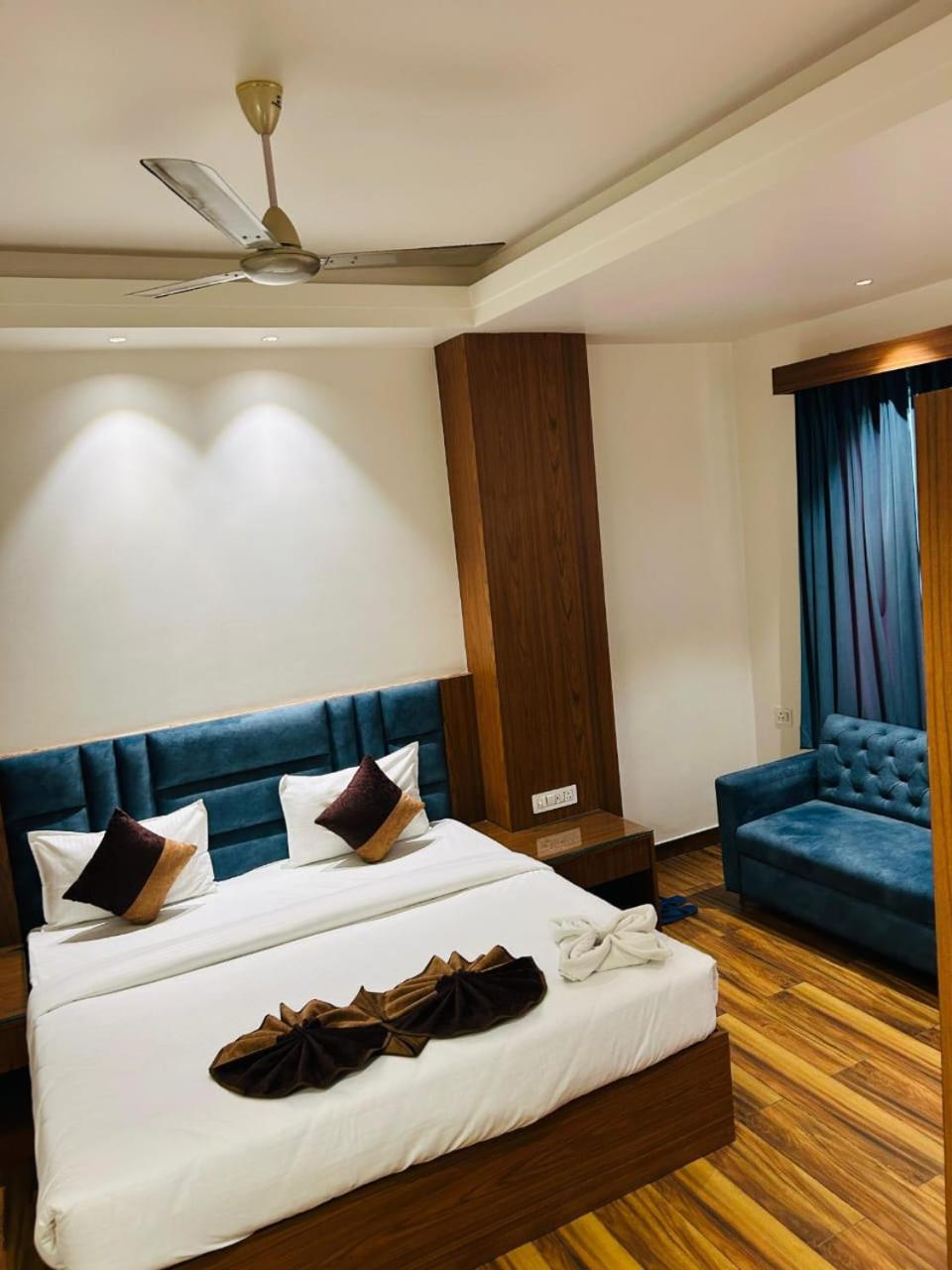 Hotel Swarn Bhoomi Kanpur Extérieur photo
