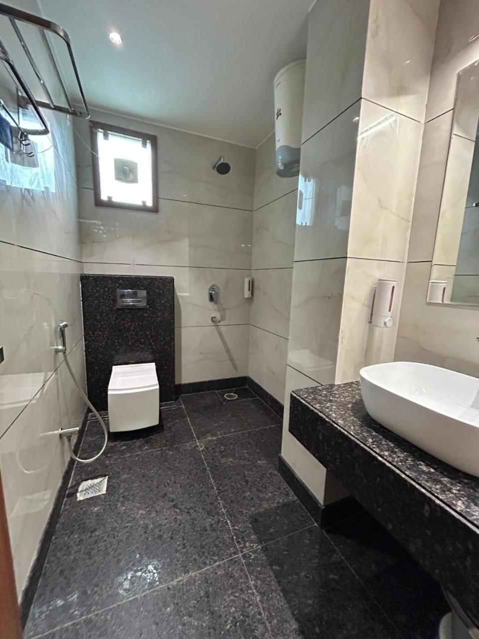 Hotel Swarn Bhoomi Kanpur Extérieur photo